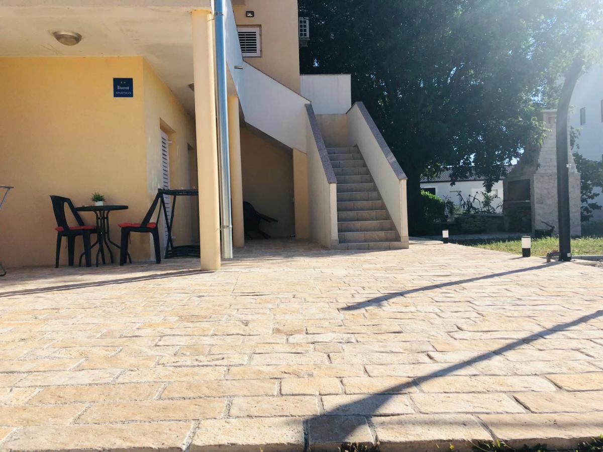 Apartmani Veronika Sukošan Exterior foto