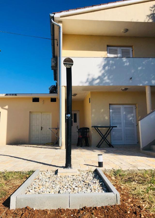 Apartmani Veronika Sukošan Exterior foto